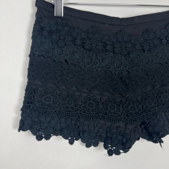 NWT Monteau Shorts Women's Size M Black Tiered Floral Crocheted Lace 100% Cotton - Picture 2 of 11